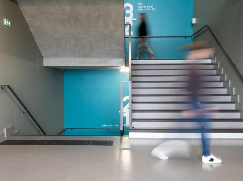 sol couloir escalier lycée