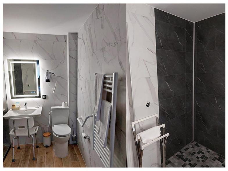 hotel de clisson Revela